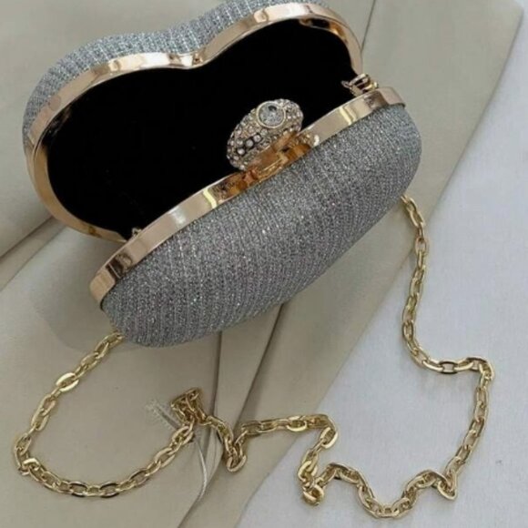 Gorgeous Rhinestone Heart Shaped Silver Clutch - Picture 2 of 2